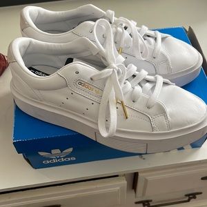 Adidas super sleek size 7